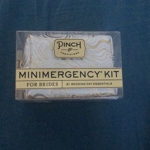 Pinch Provisions Minimergency Kit for Brides